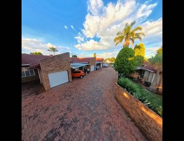 3 BEDROOM TOWNHOUSE FOR SALE IN BIRCHLEIGH